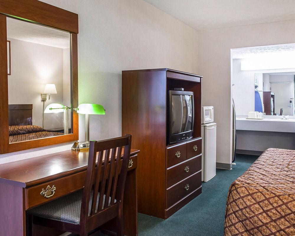 Red Roof Inn Walton - Richwood Экстерьер фото