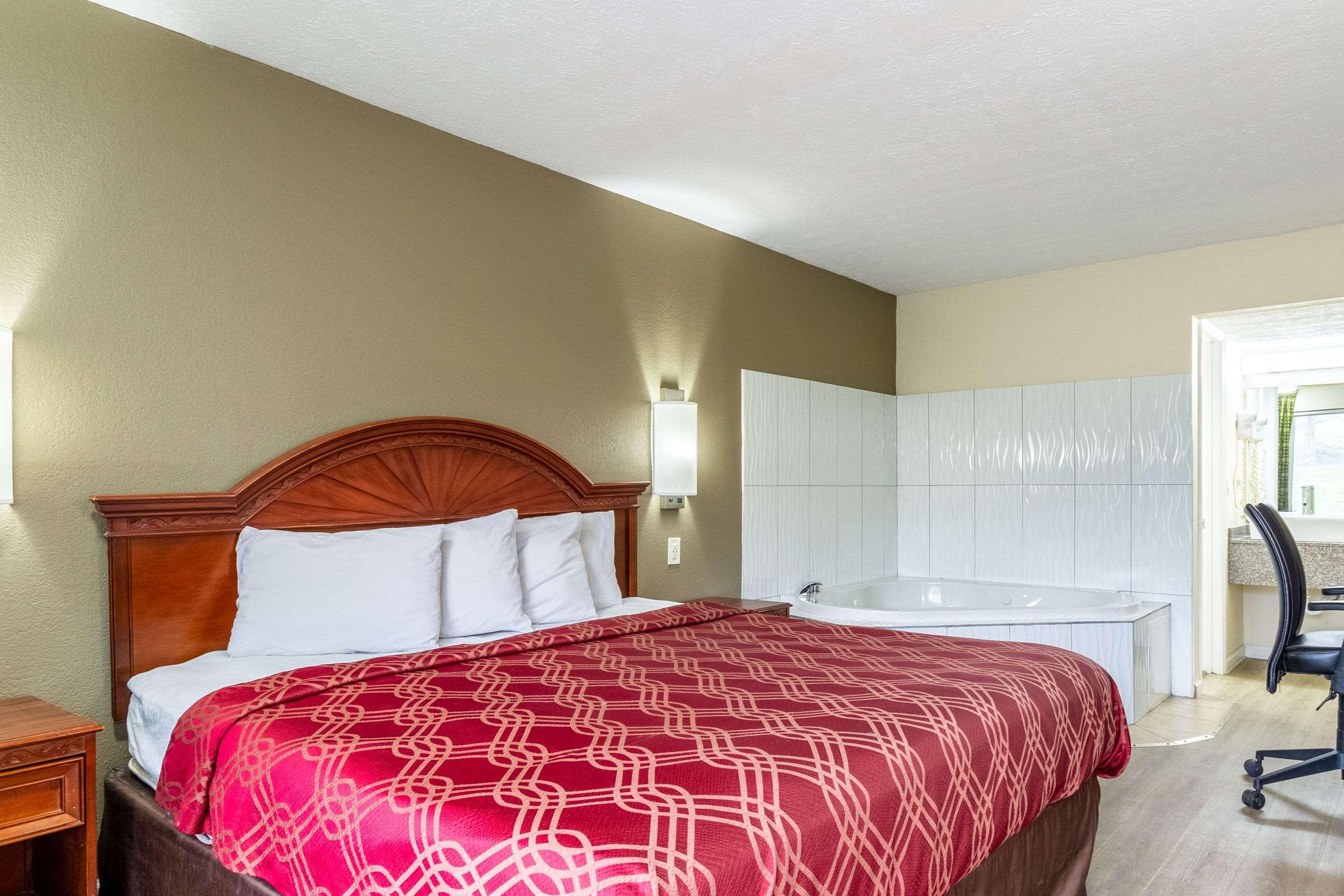 Red Roof Inn Walton - Richwood Экстерьер фото