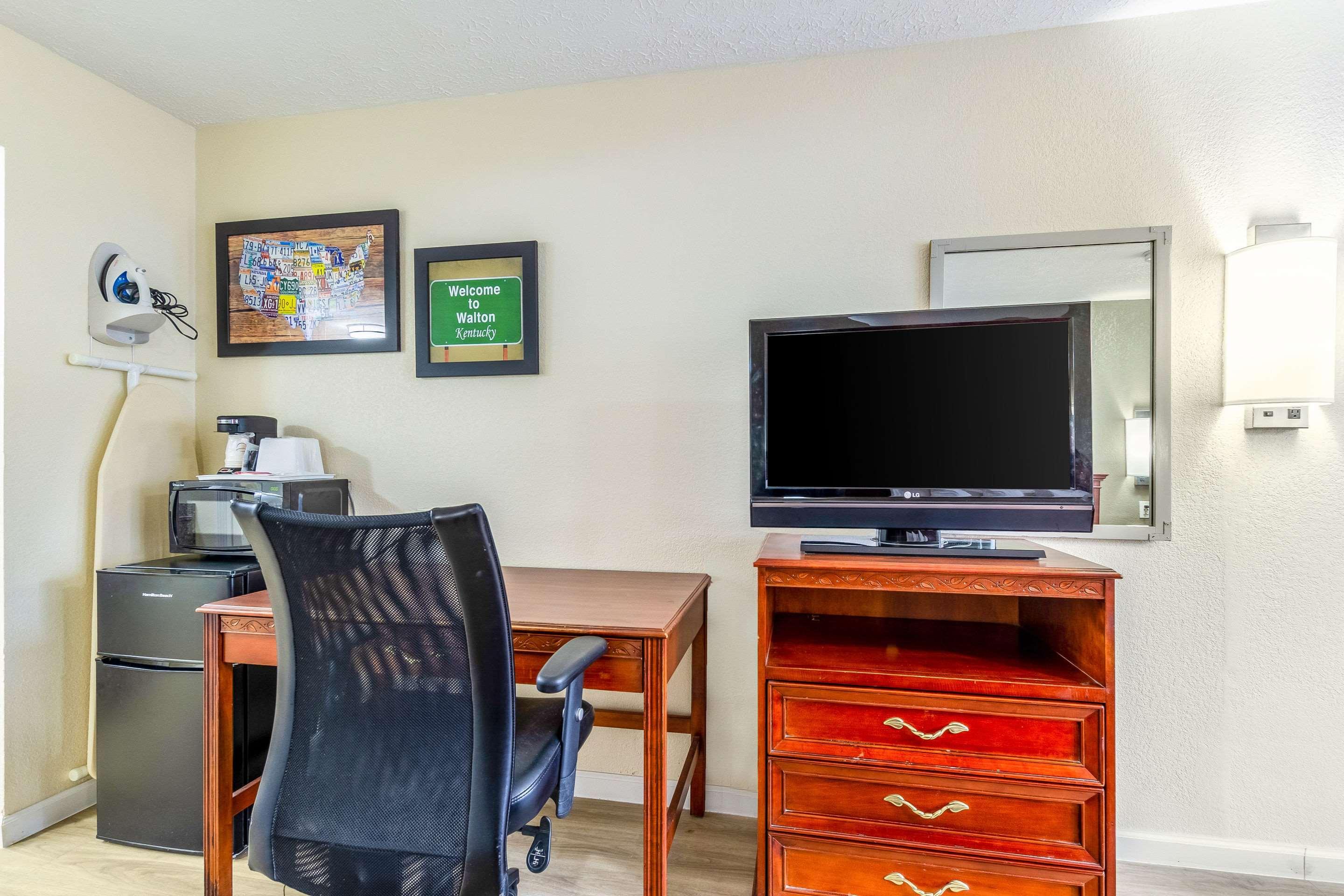 Red Roof Inn Walton - Richwood Экстерьер фото