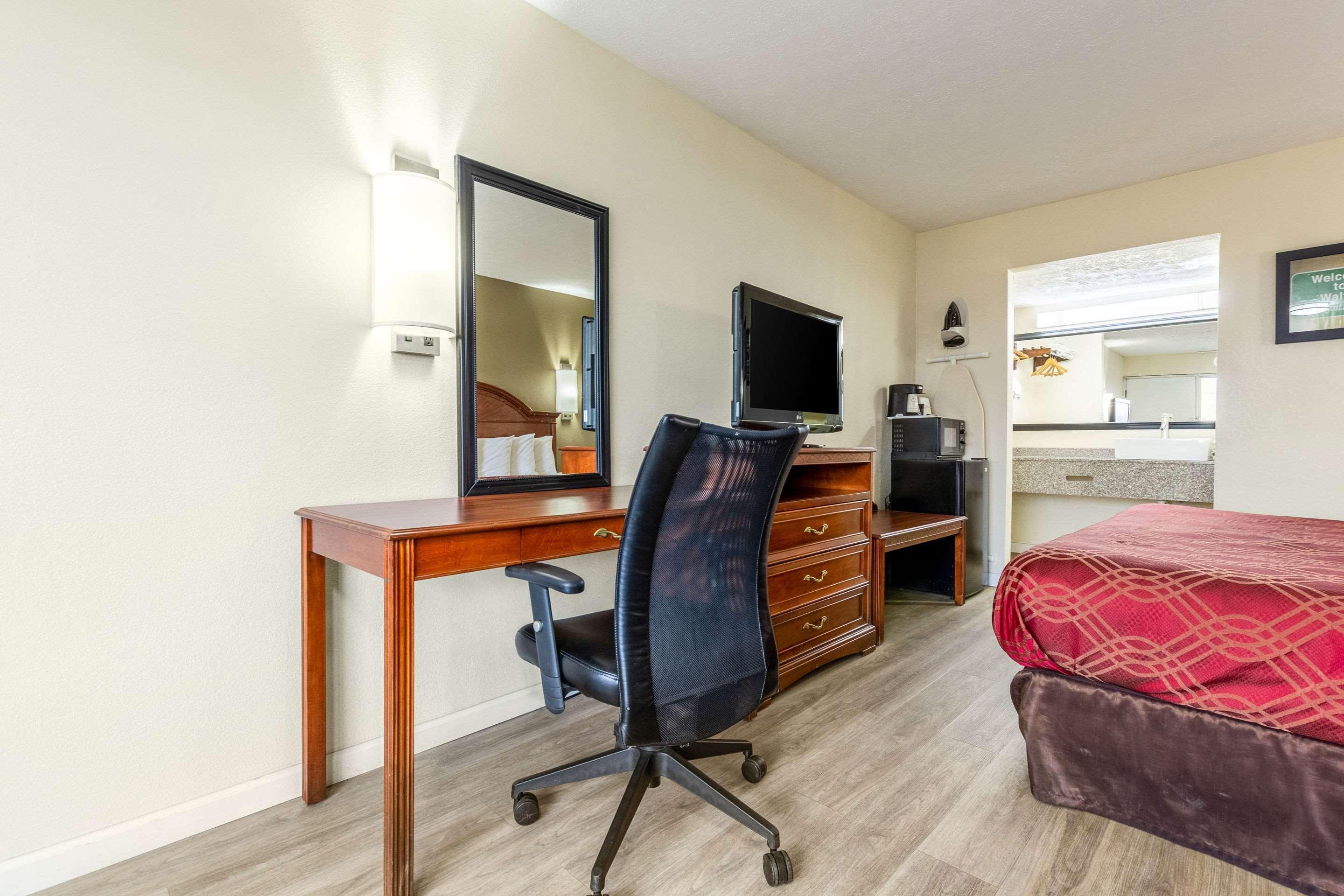 Red Roof Inn Walton - Richwood Экстерьер фото