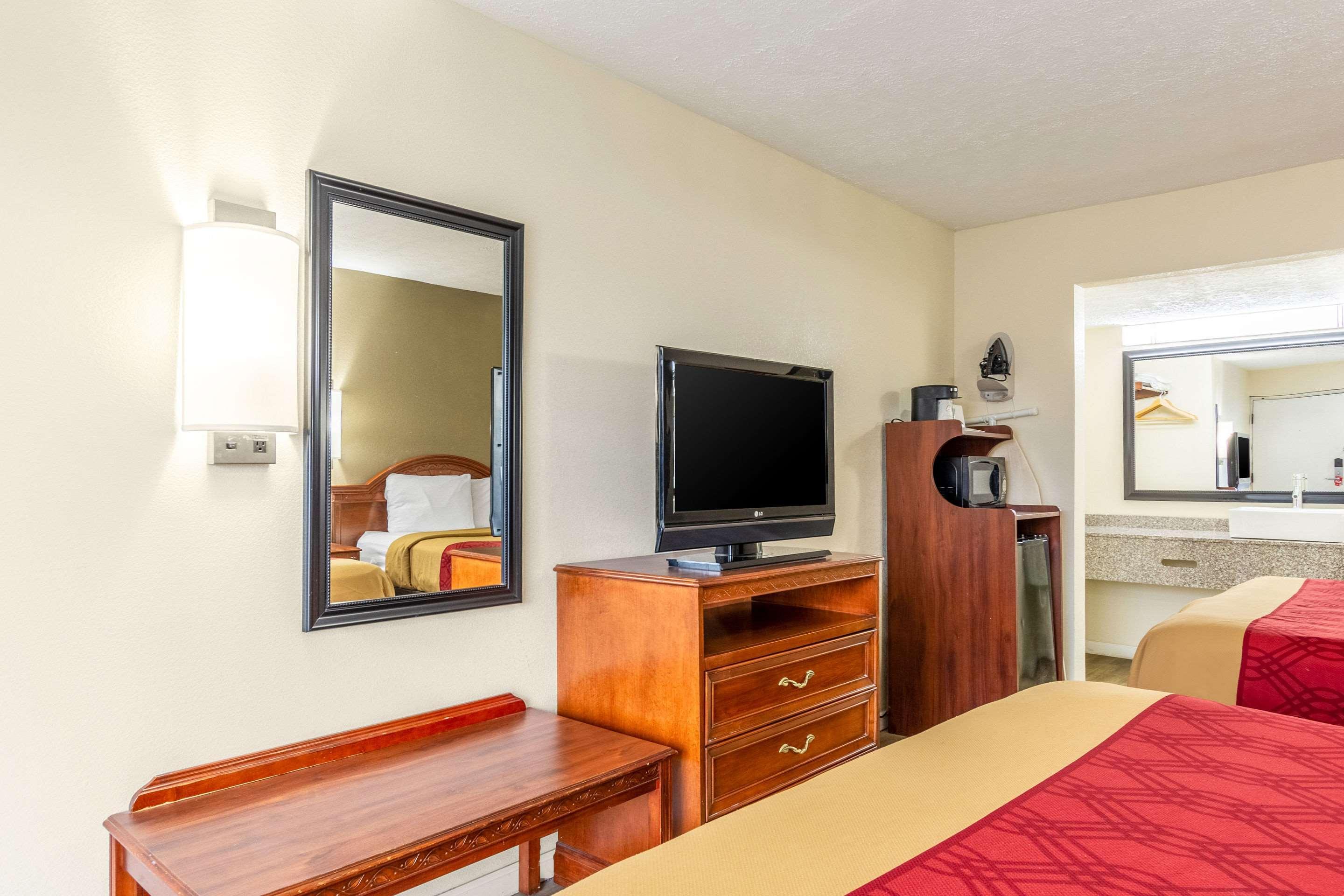 Red Roof Inn Walton - Richwood Экстерьер фото