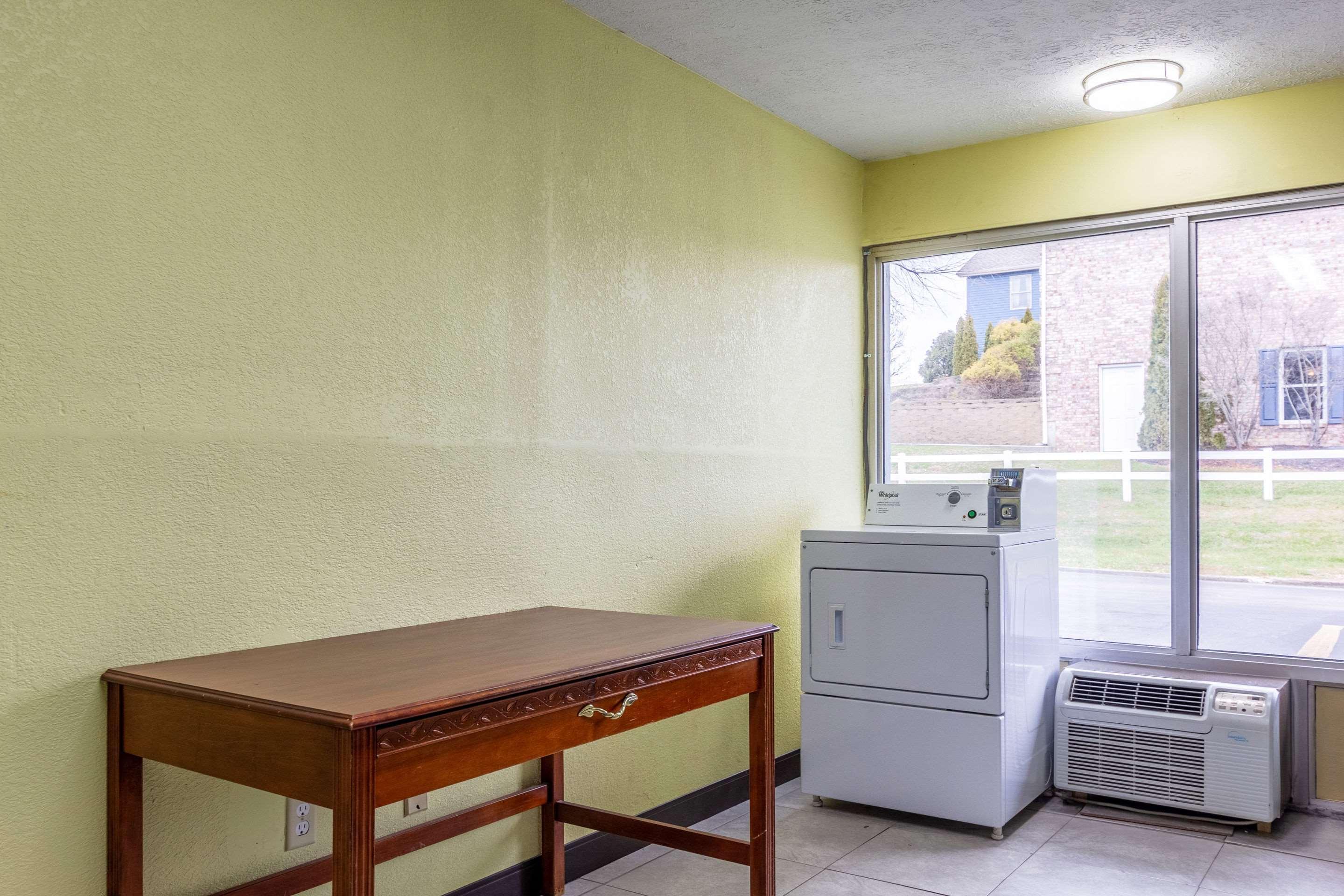 Red Roof Inn Walton - Richwood Экстерьер фото