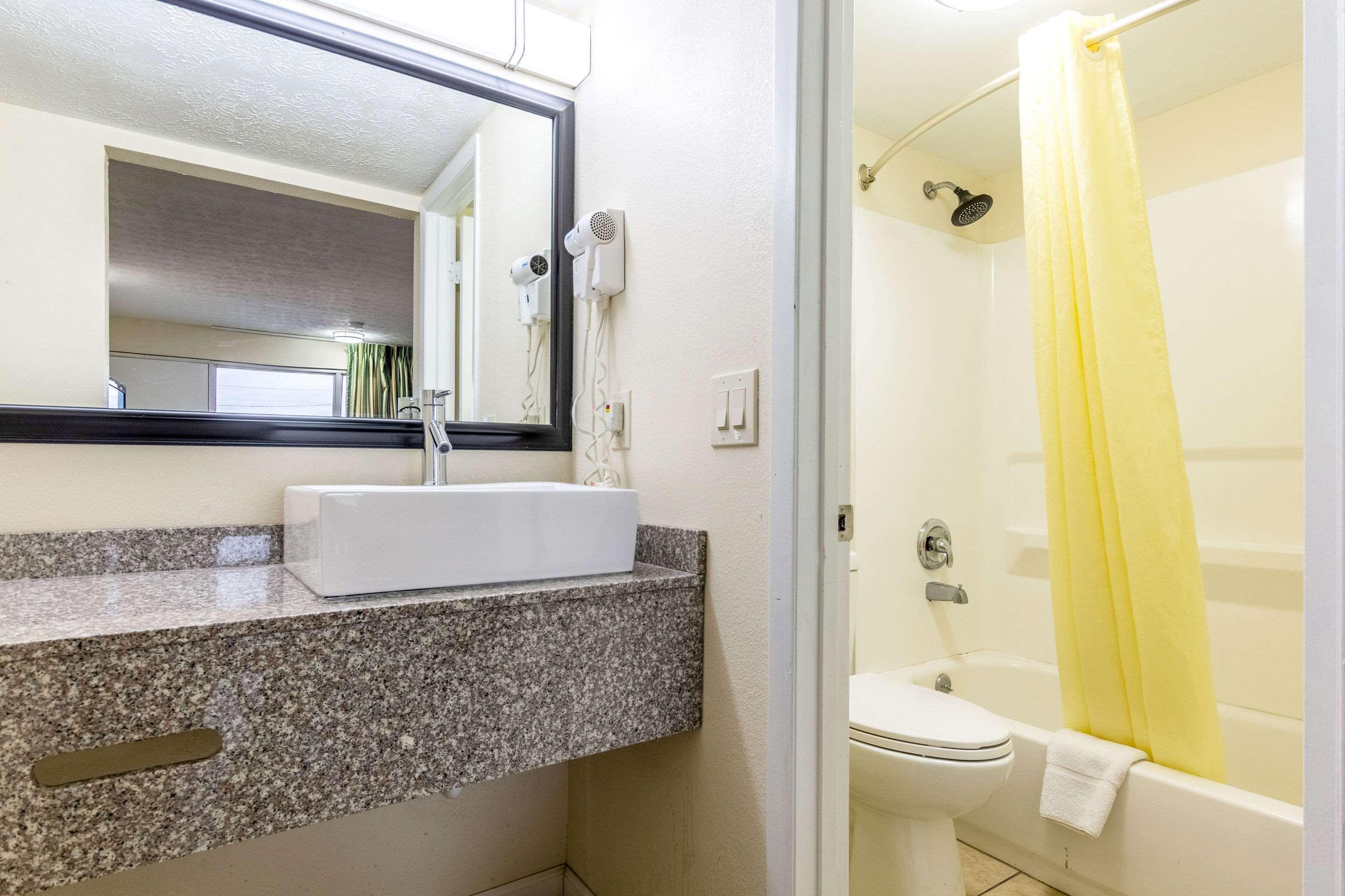 Red Roof Inn Walton - Richwood Экстерьер фото
