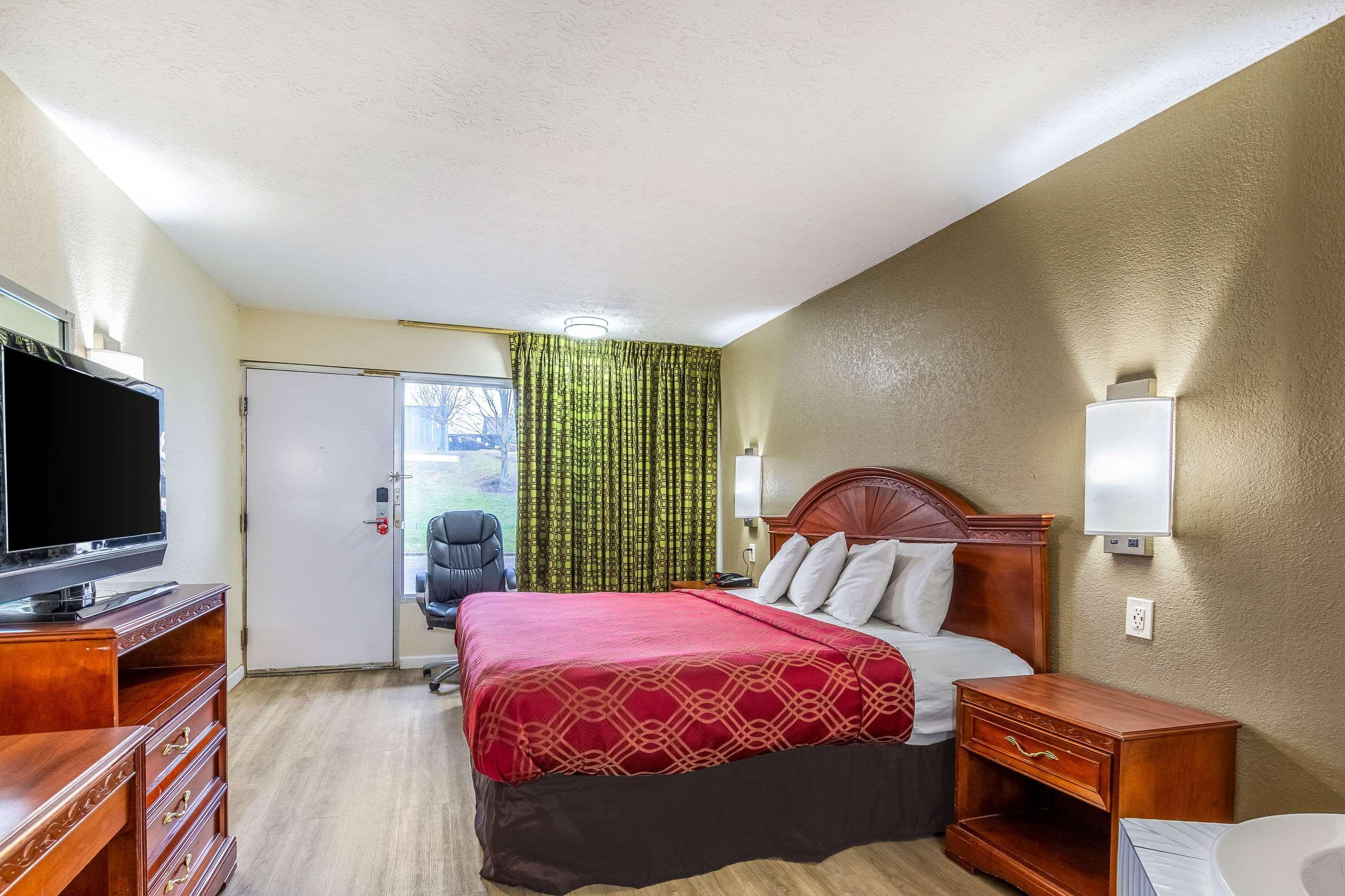Red Roof Inn Walton - Richwood Экстерьер фото