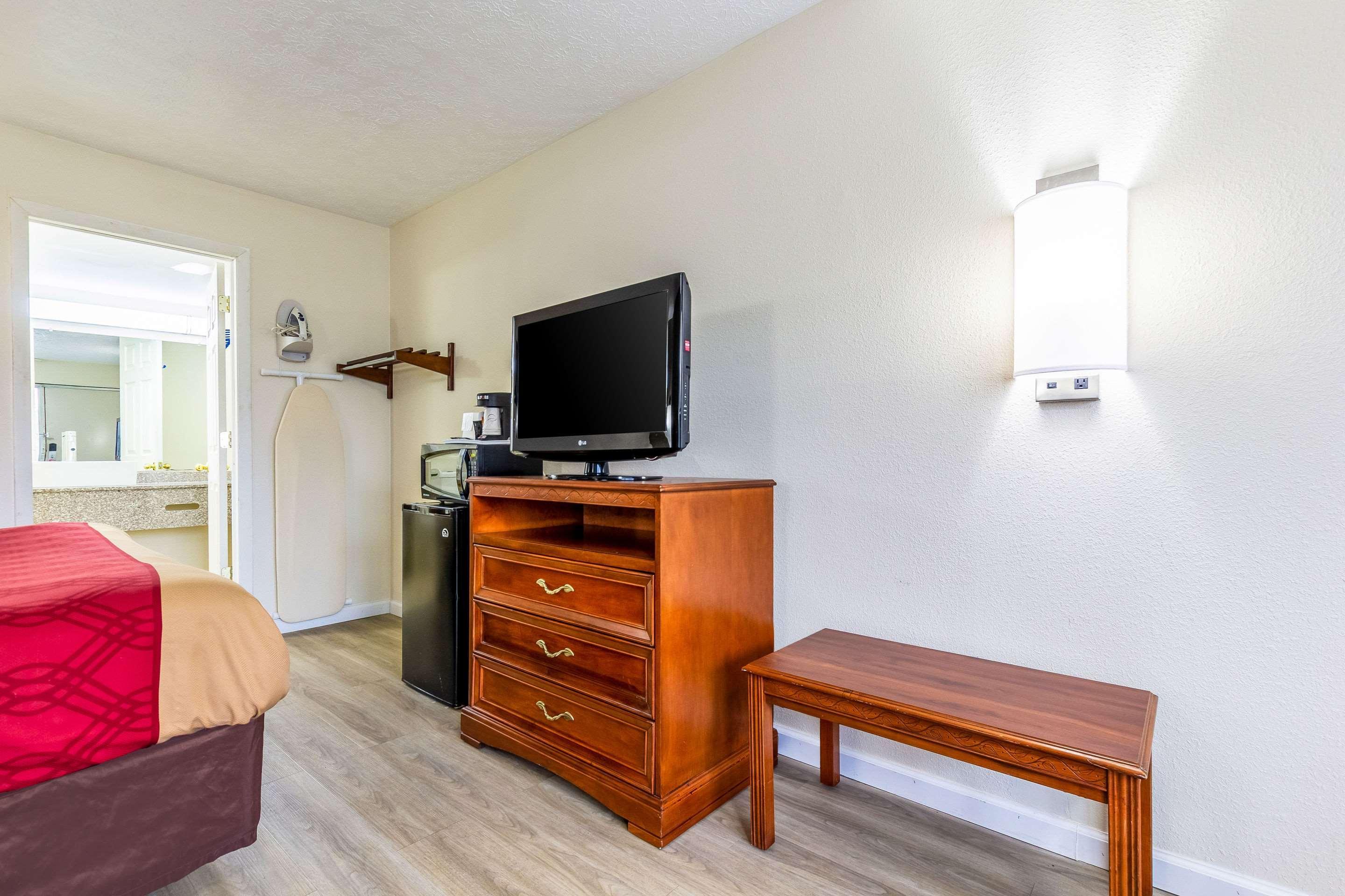 Red Roof Inn Walton - Richwood Экстерьер фото