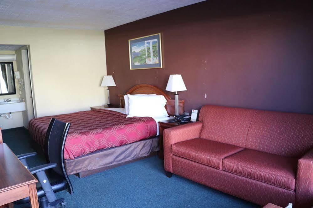 Red Roof Inn Walton - Richwood Экстерьер фото